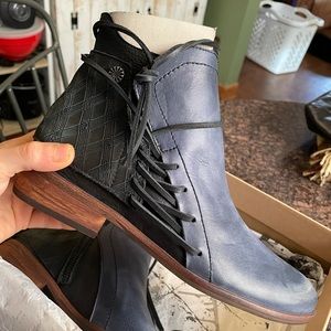 Veracruz Leather Ankle Boots Navy/Black